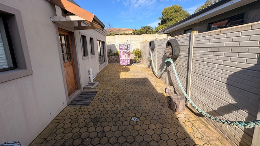 3 Bedroom Property for Sale in Reebok Western Cape